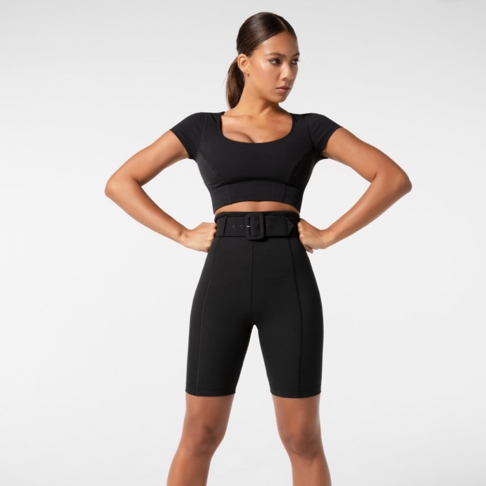 Gigi C Erin workout short with belt NWT